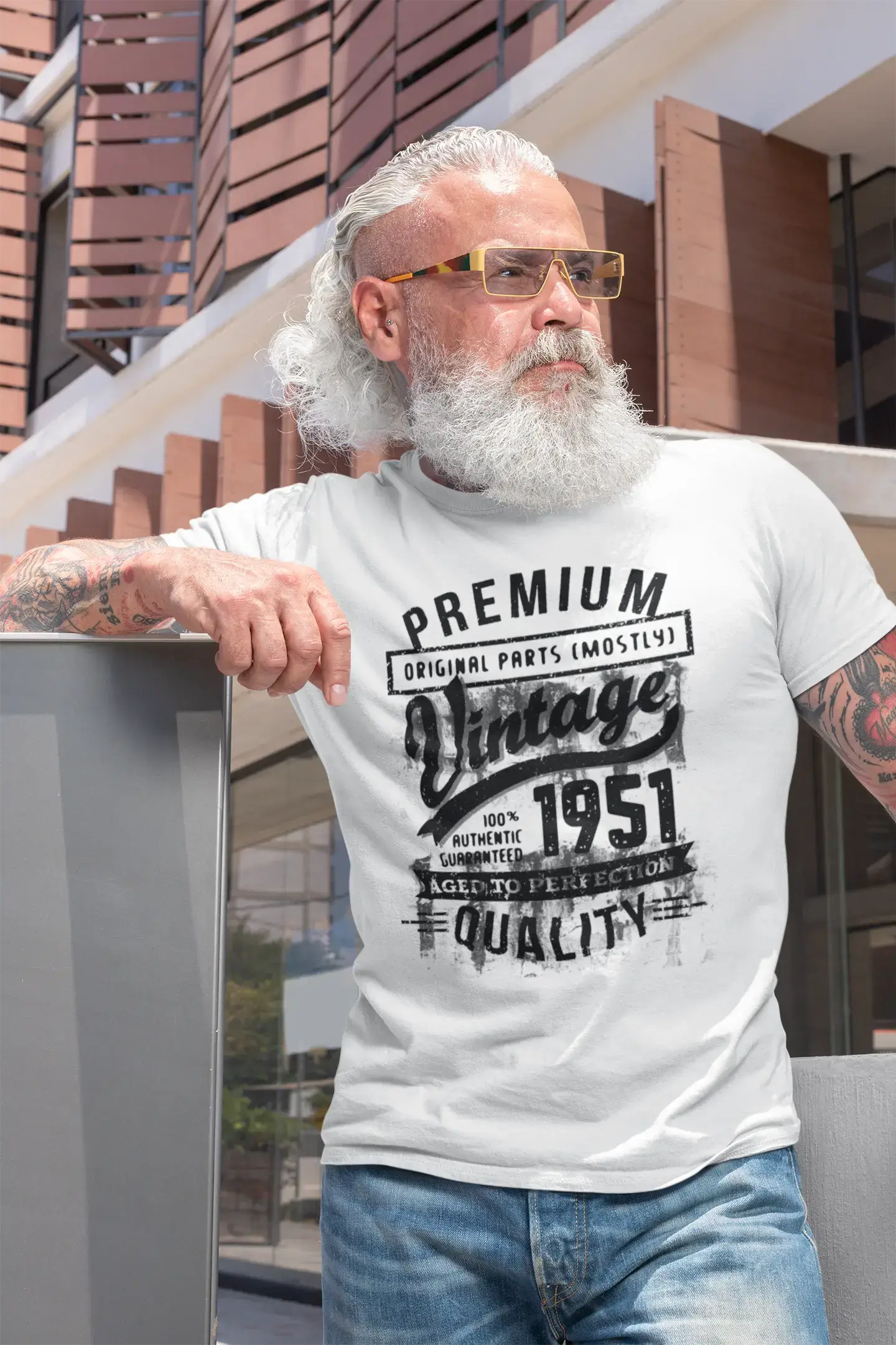 ULTRABASIC - Graphic Men's 1951 Aged to Perfection Birthday Gift T-Shirt