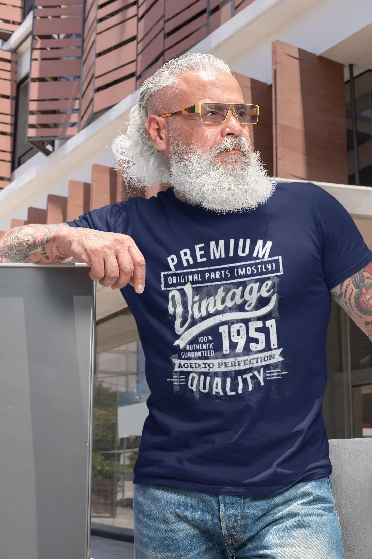 ULTRABASIC – <span>Grafisches</span> <span>Herren</span> -T-Shirt „1951 Aged to Perfection“ <span>als</span> <span>Geburtstagsgeschenk</span>