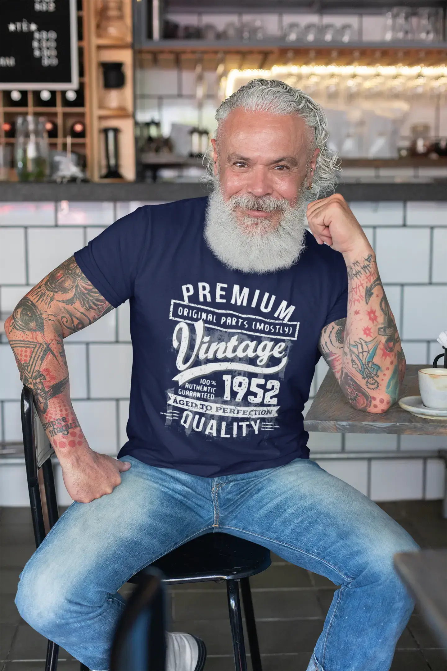 ULTRABASIC – <span>Grafisches</span> <span>Herren</span> -T-Shirt „1952 Aged to Perfection“ <span>als</span> <span>Geburtstagsgeschenk</span>