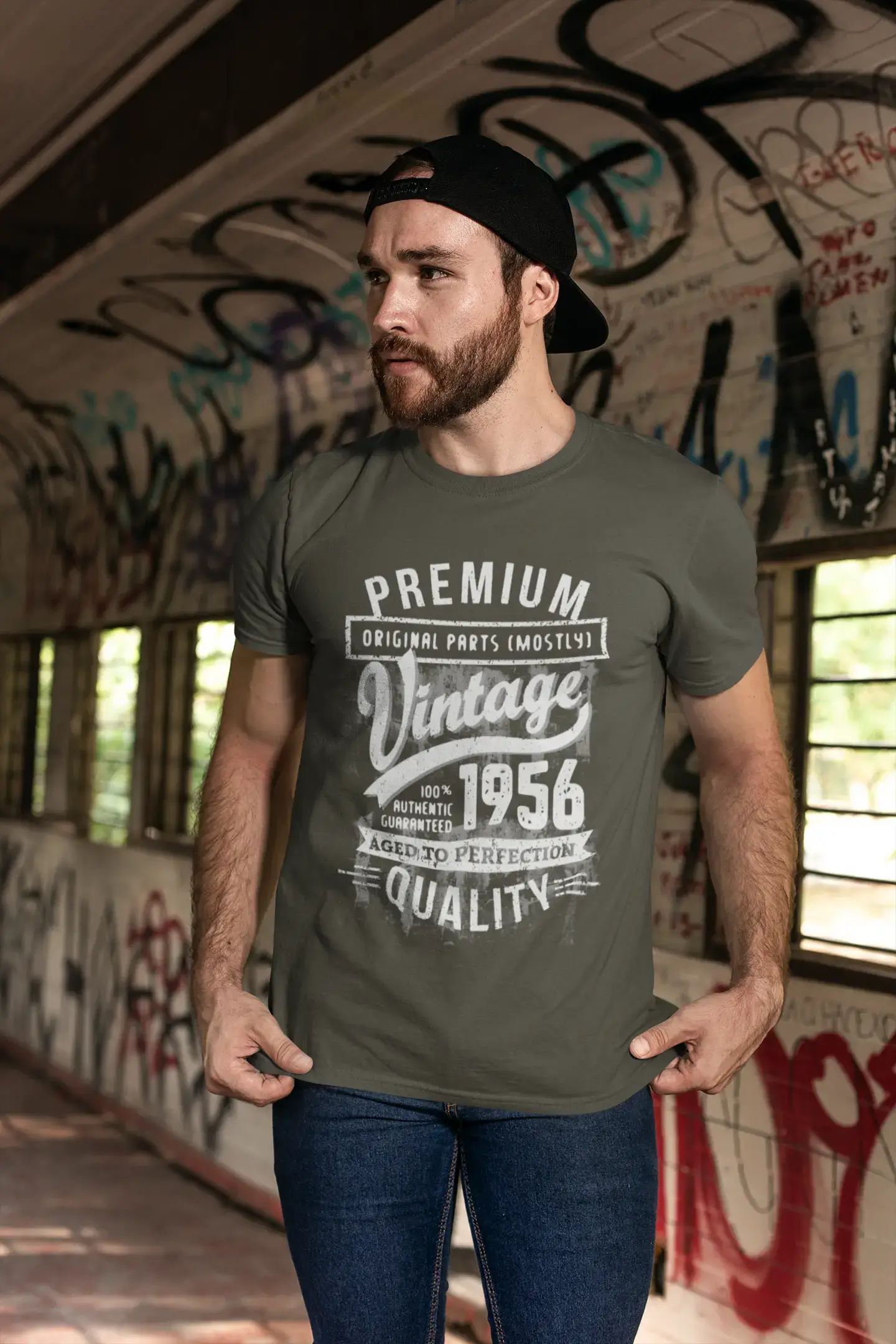 ULTRABASIC – <span>Grafisches</span> <span>Herren</span> -T-Shirt „1956 Aged to Perfection“ <span>als</span> <span>Geburtstagsgeschenk</span>