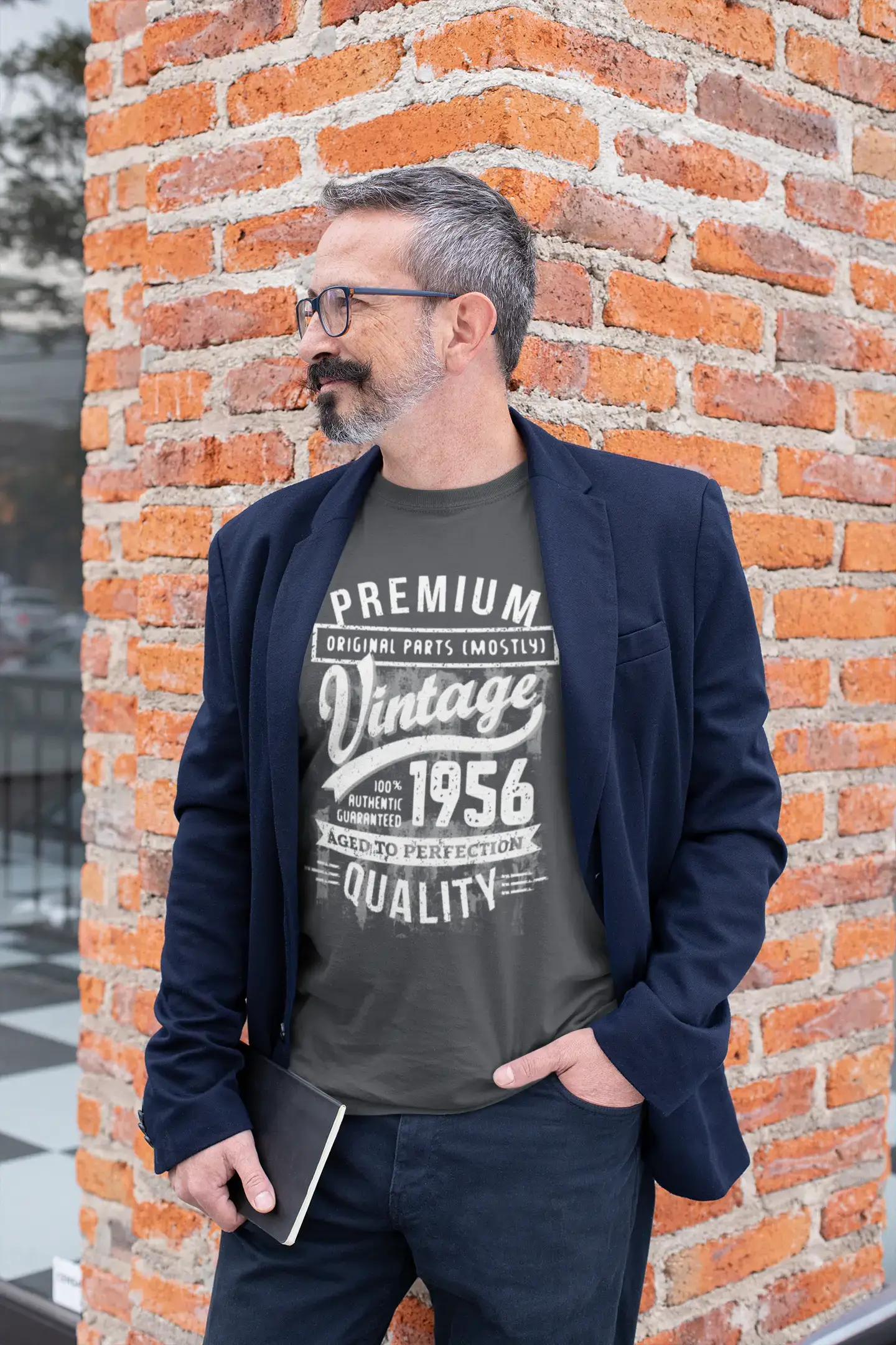 ULTRABASIC – <span>Grafisches</span> <span>Herren</span> -T-Shirt „1956 Aged to Perfection“ <span>als</span> <span>Geburtstagsgeschenk</span>