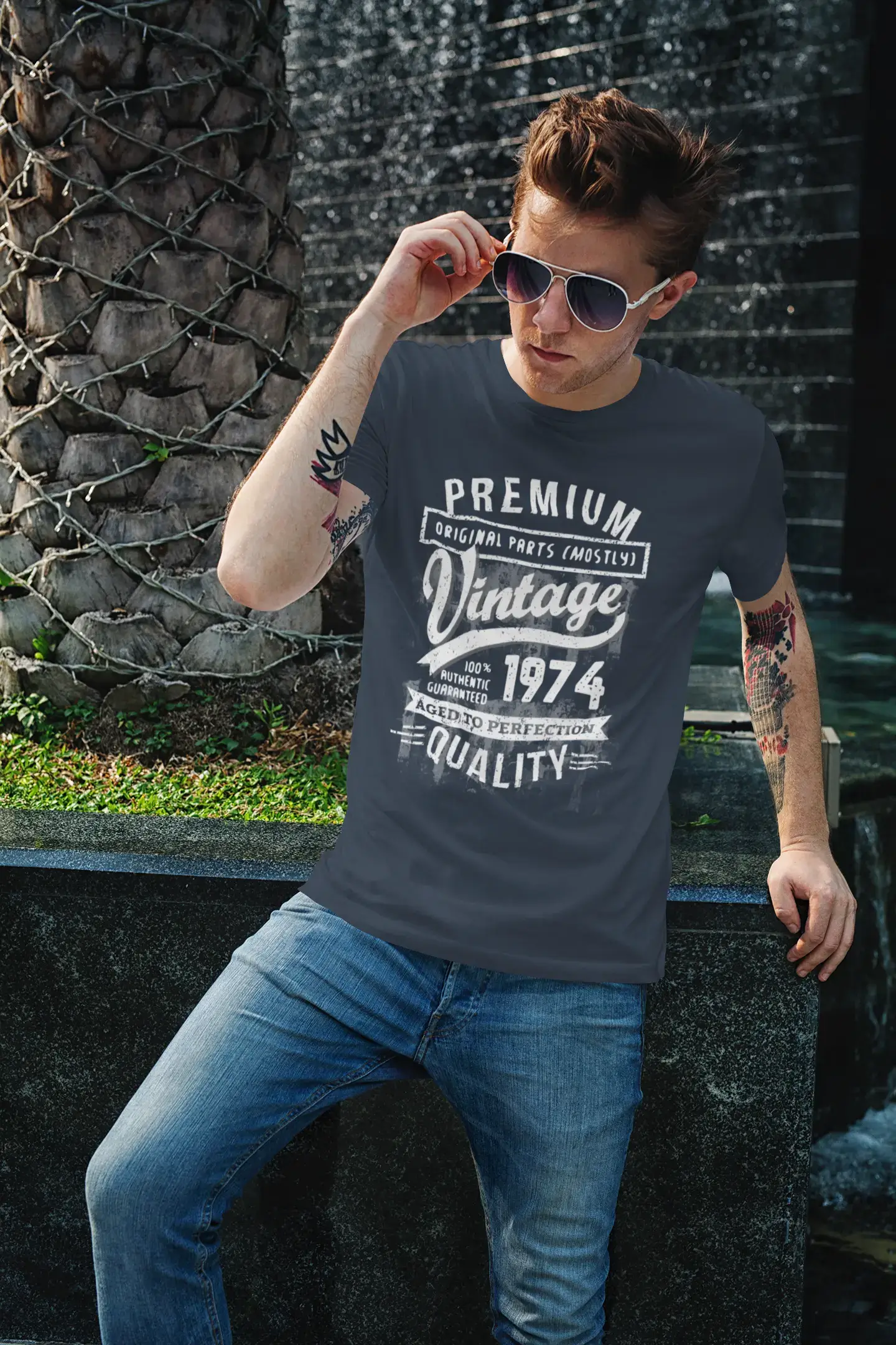 ULTRABASIC - Graphic Men's 1974 Aged to Perfection Birthday Gift T-Shirt