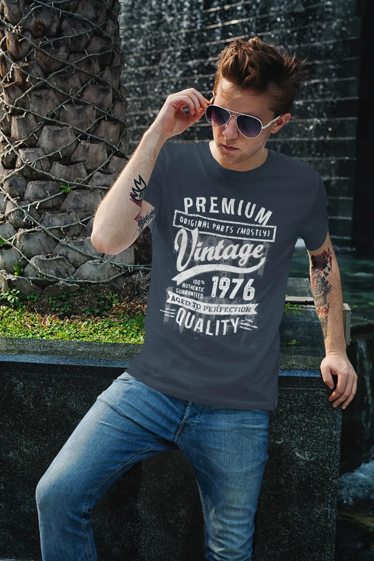 ULTRABASIC - Graphic Men's 1976 Aged to Perfection Birthday Gift T-Shirt