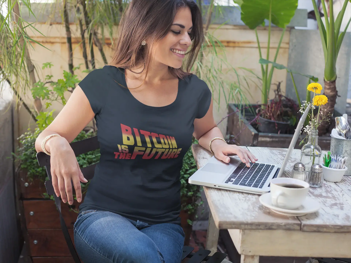 Ultrabasic® Tee-Shirt Femme col Rond Décolleté Bitcoin is The Future Crypto Tee HODL BTC Cadeau Idée