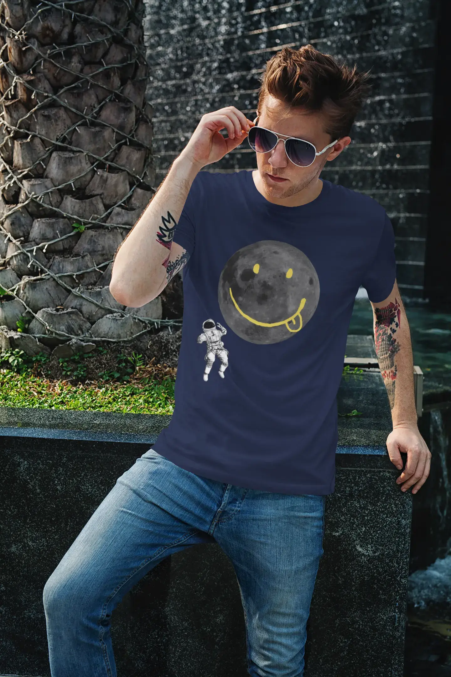 Men's Graphic T-Shirt Smiley Astronaute Idea Gift