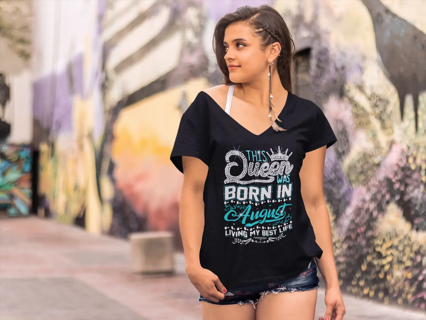 ULTRABASIC Women's T-Shirt This Queen Was Born in August - Birthday Shirt for Ladies