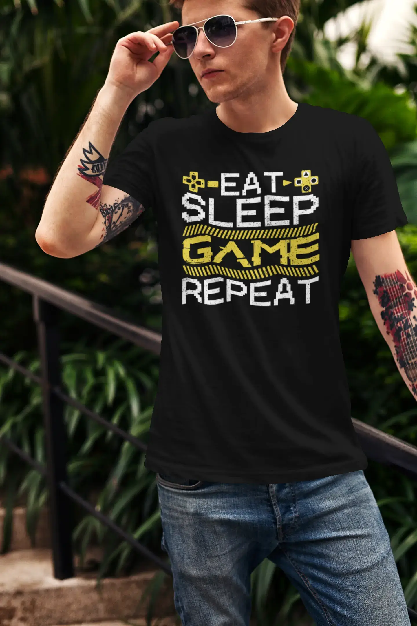 ULTRABASIC Men's T-Shirt Eat Sleep Game Repeat - Gaming Funny Joke - Gift for Gamers