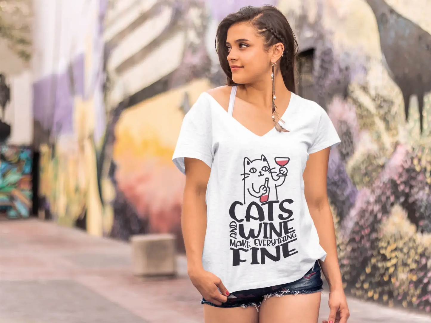 ULTRABASIC Damen T-Shirt Cats and Wine Make Everything Fine – Lustiges Kätzchen-Shirt für Katzenliebhaber