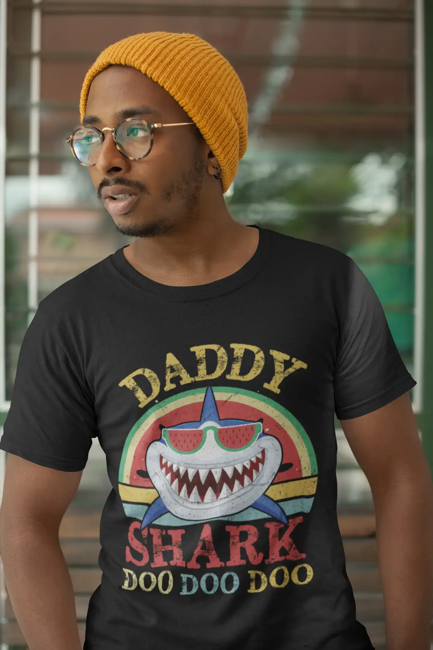 ULTRABASIC Men's Vintage T-Shirt Daddy Shark Doo Doo Doo - Family Time - Father's Gift