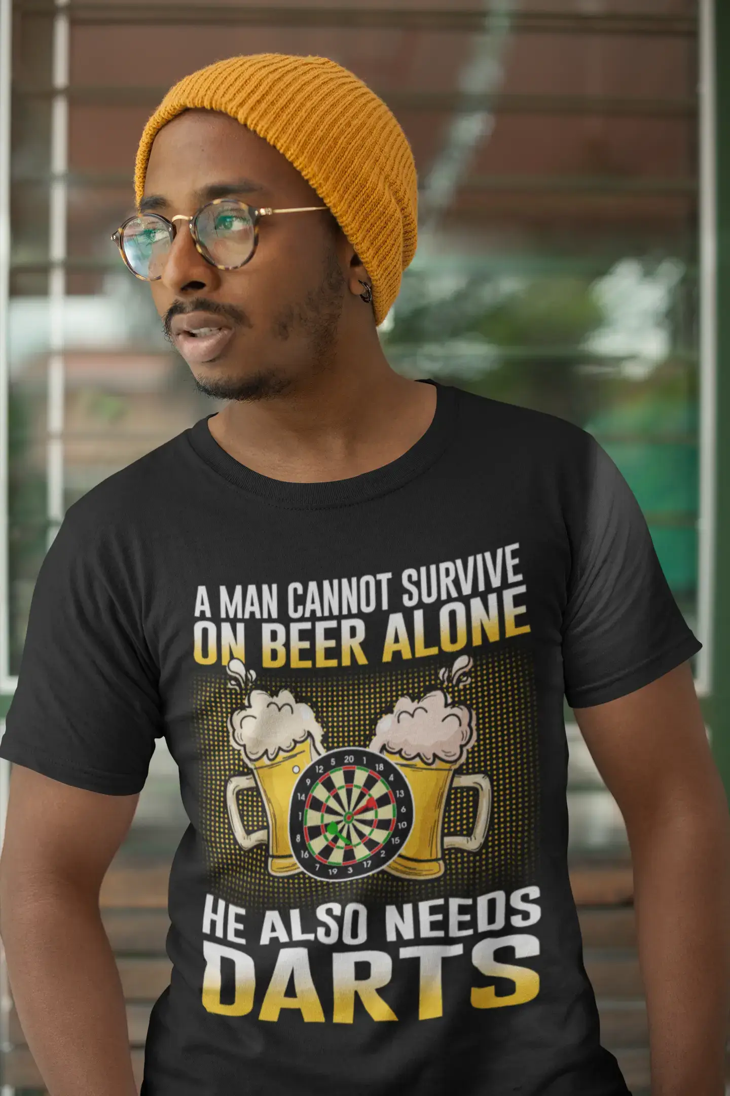 ULTRABASIC Men's T-Shirt Man Cannot Survive On Beer Alone He Also Needs Darts - Beer Lover Tee Shirt