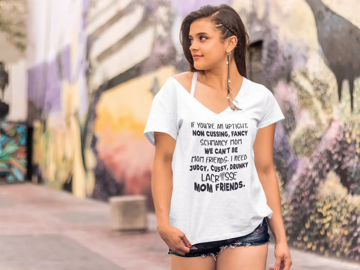 Lustiges ULTRABASIC Damen-T-Shirt „I Need Judgy, Cussy, Drunky Lacrosse Mom Friends“.