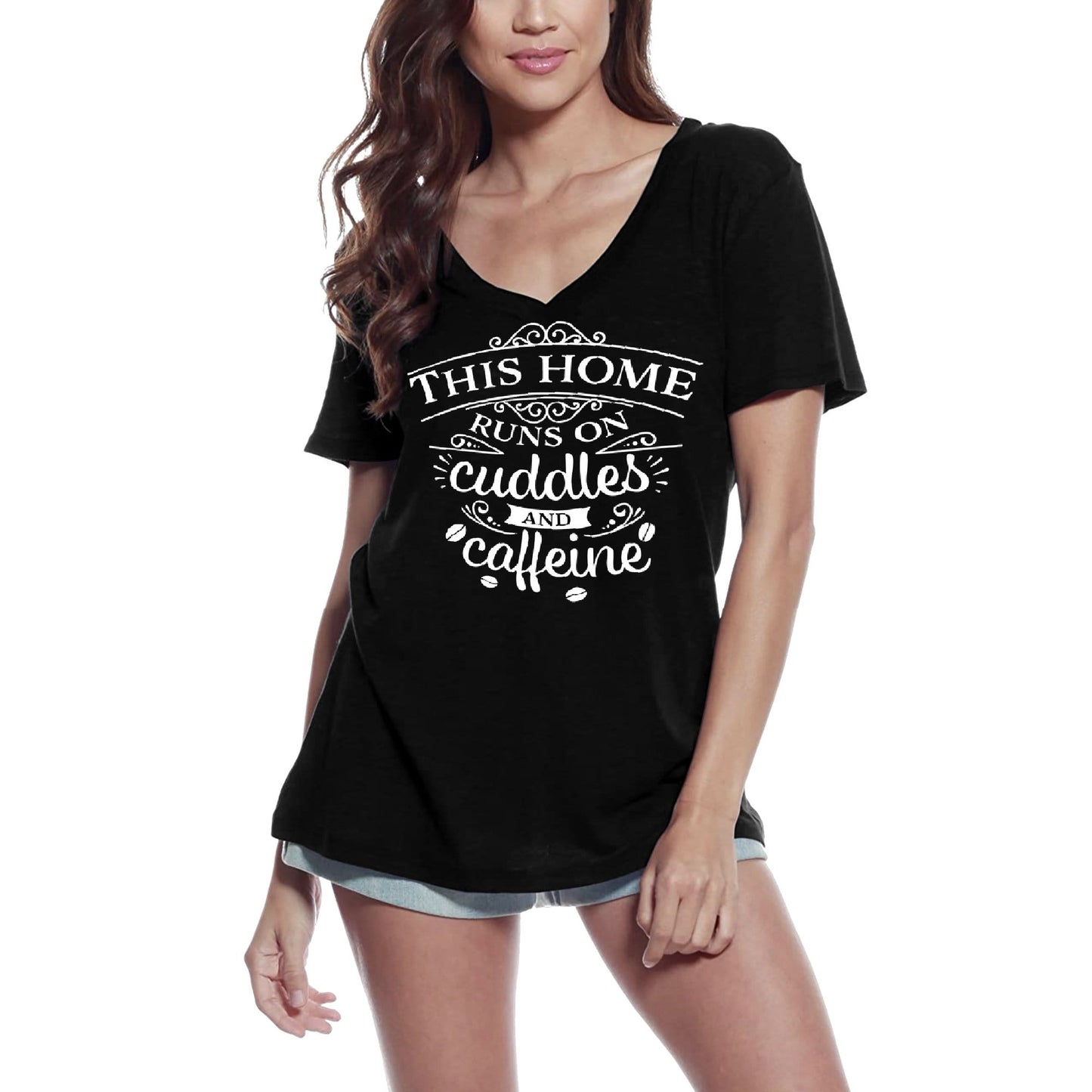 ULTRABASIC Damen-T-Shirt „This Home Runs on Cuddles and Caffeine“ – Kurzarm-T-Shirt-Oberteile