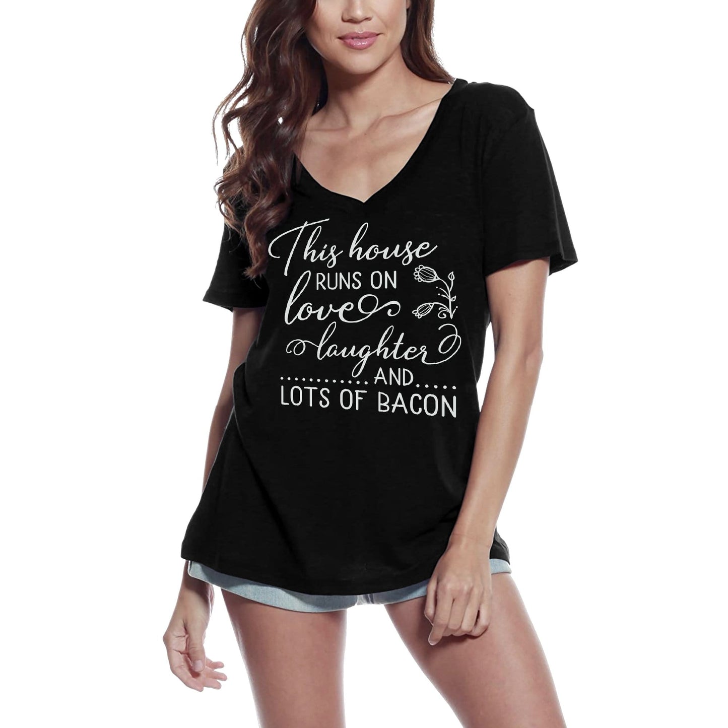 ULTRABASIC Damen-T-Shirt „This House Runs On Love Laughter and Lots of Bacon“ – lustige T-Shirt-Oberteile