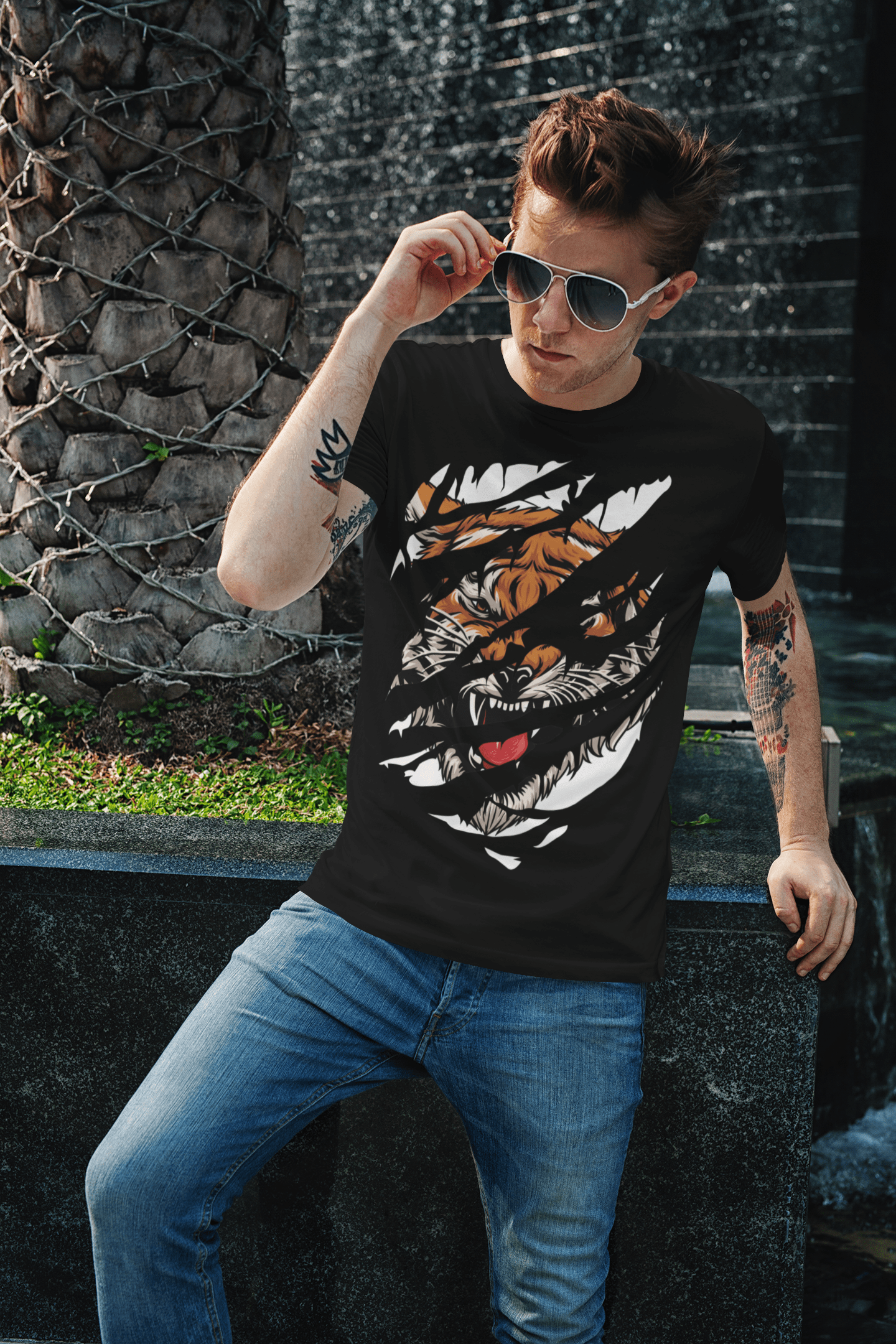 ULTRABASIC Men's Torn T-Shirt Angry Tiger Face - Short Sleeve Shirt for Men