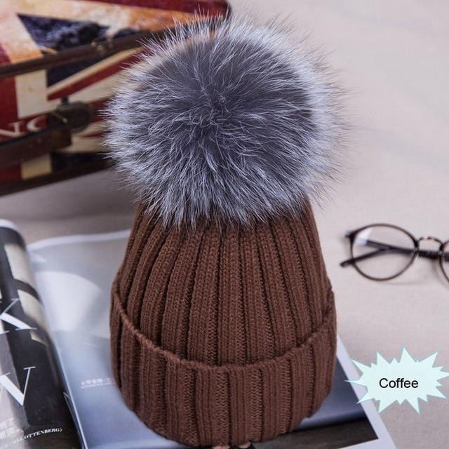 Offre spéciale hiver femmes Pom Pom bonnets chaud tricoté Bobble fille fourrure Pompon chapeaux réel fourrure de raton laveur Pompon chapeau décontracté casquette