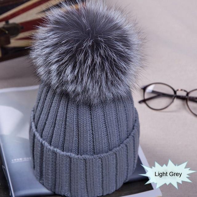 Offre spéciale hiver femmes Pom Pom bonnets chaud tricoté Bobble fille fourrure Pompon chapeaux réel fourrure de raton laveur Pompon chapeau décontracté casquette