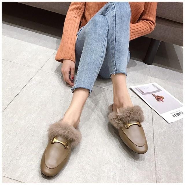 SUOJIALUN Women Flat Slippers Slip On Mules Brand Designers 2019 Fashion Luxury Rivet T-strap Slides Slip On Loafers Mules