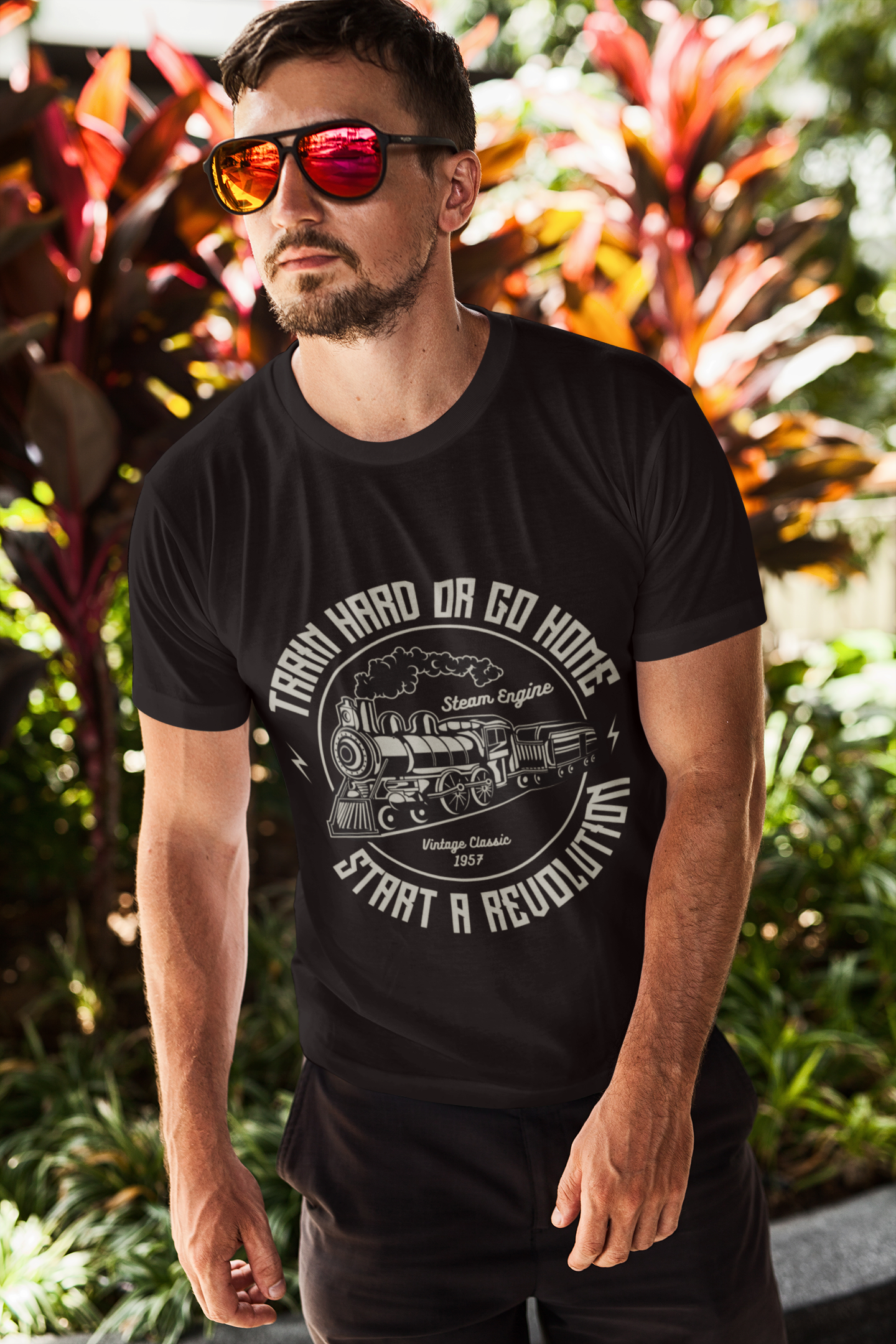 ULTRABASIC Herren-Grafik-T-Shirt Train Hard Or Go Home – Lokomotive Vintage Classic 1957